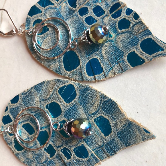 Leather earrings - Picture 3 of 3